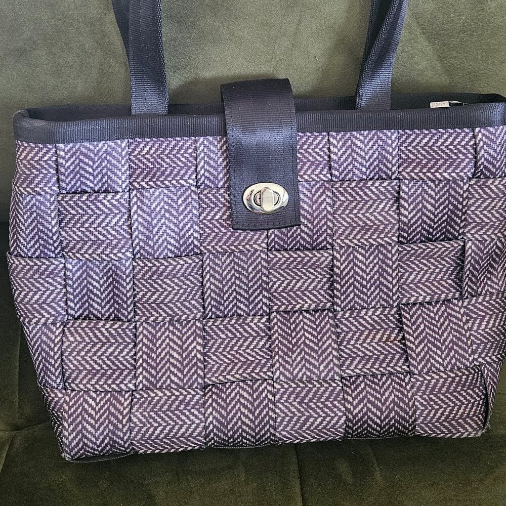 Harvey's Seatbelt Purse